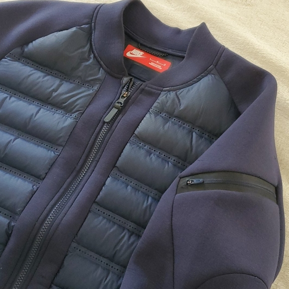 Nike - Picture 4 of 16